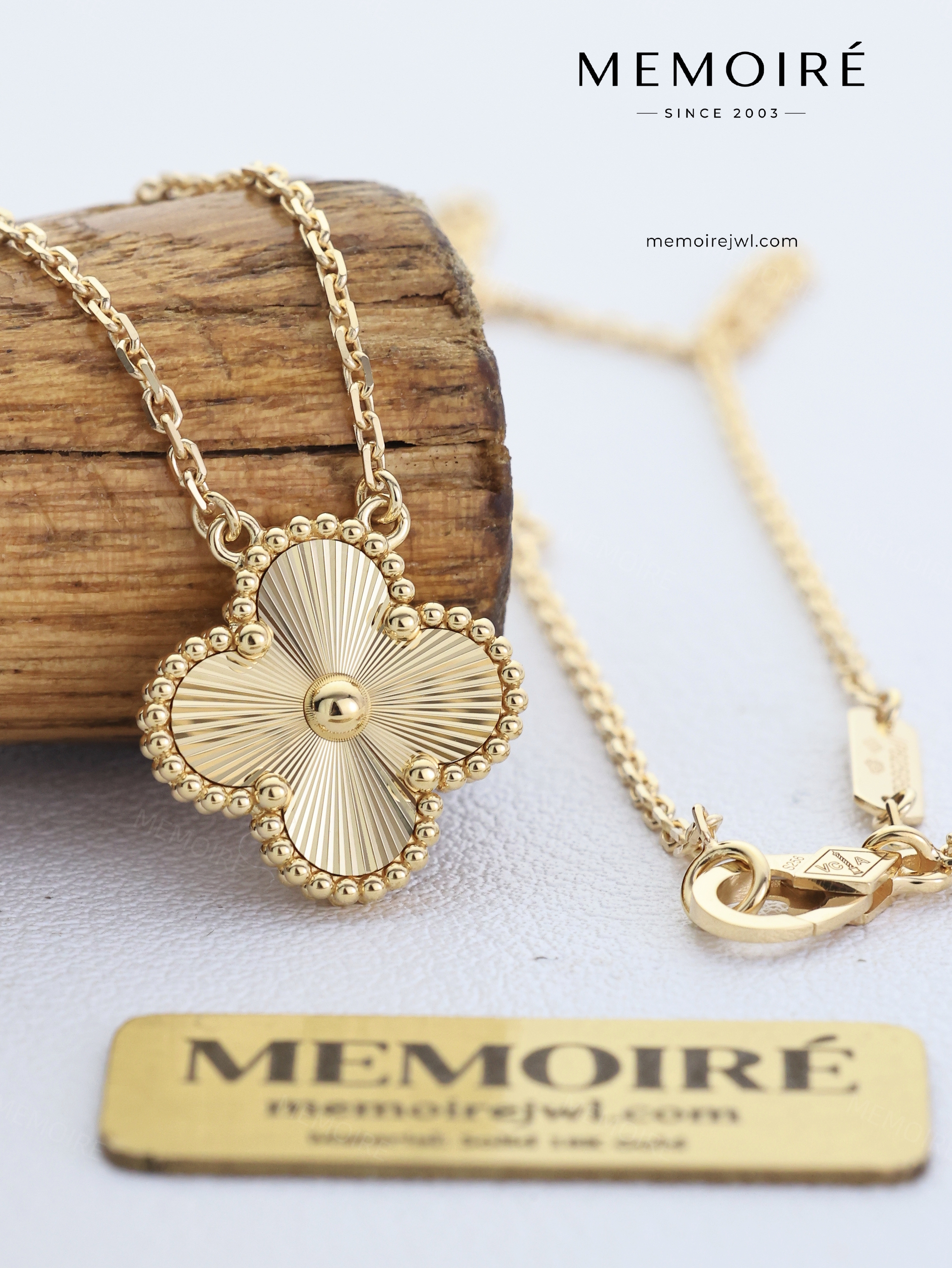 MEMOIRÉ 18K Yellow Gold Laser-Cut Single Flower Necklace